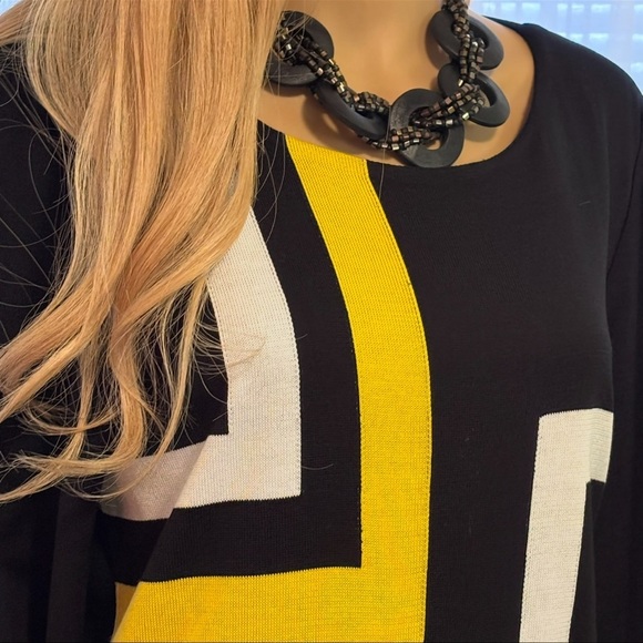 EXCLUSIVELY MISOOK BLACK YELLOW and WHITE DRESS WITH GEOMETRICAL DESIGN LARGE - Picture 3 of 8